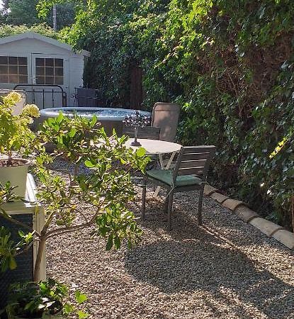 Le Petit Jardin ... Hotel L'Isle-sur-la-Sorgue Kültér fotó
